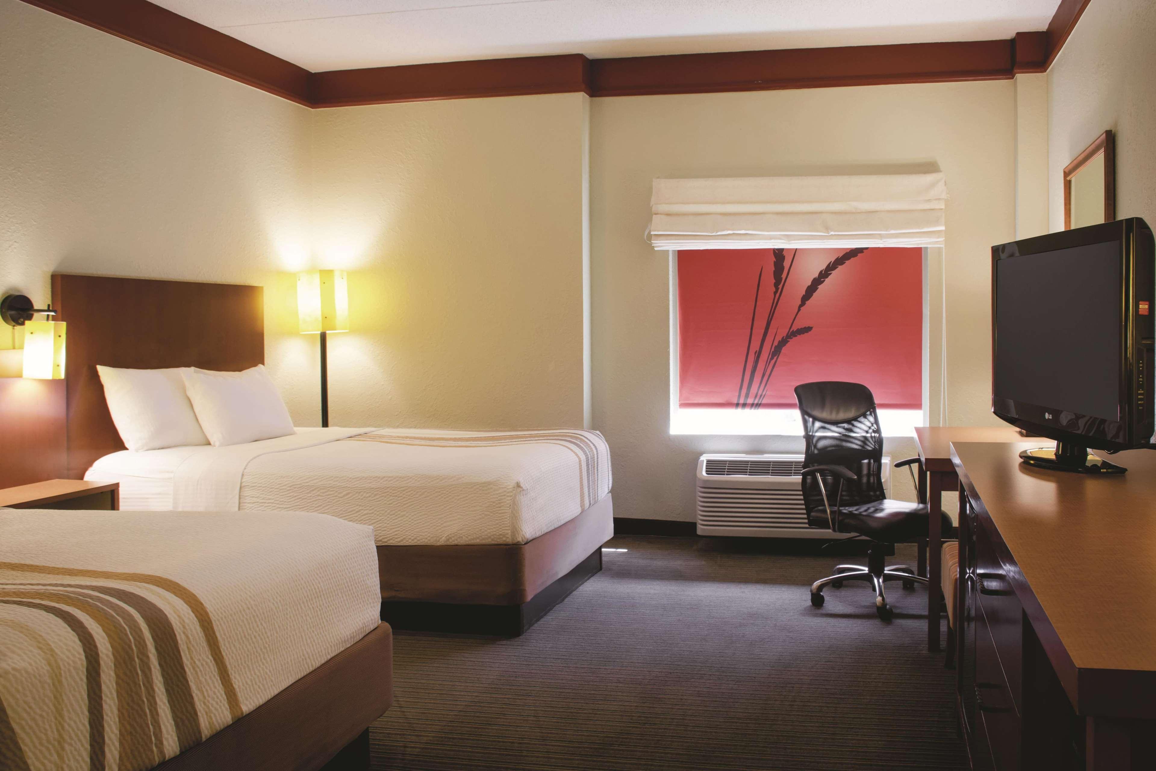 La Quinta By Wyndham Ballpark/galleria Hotel 3*