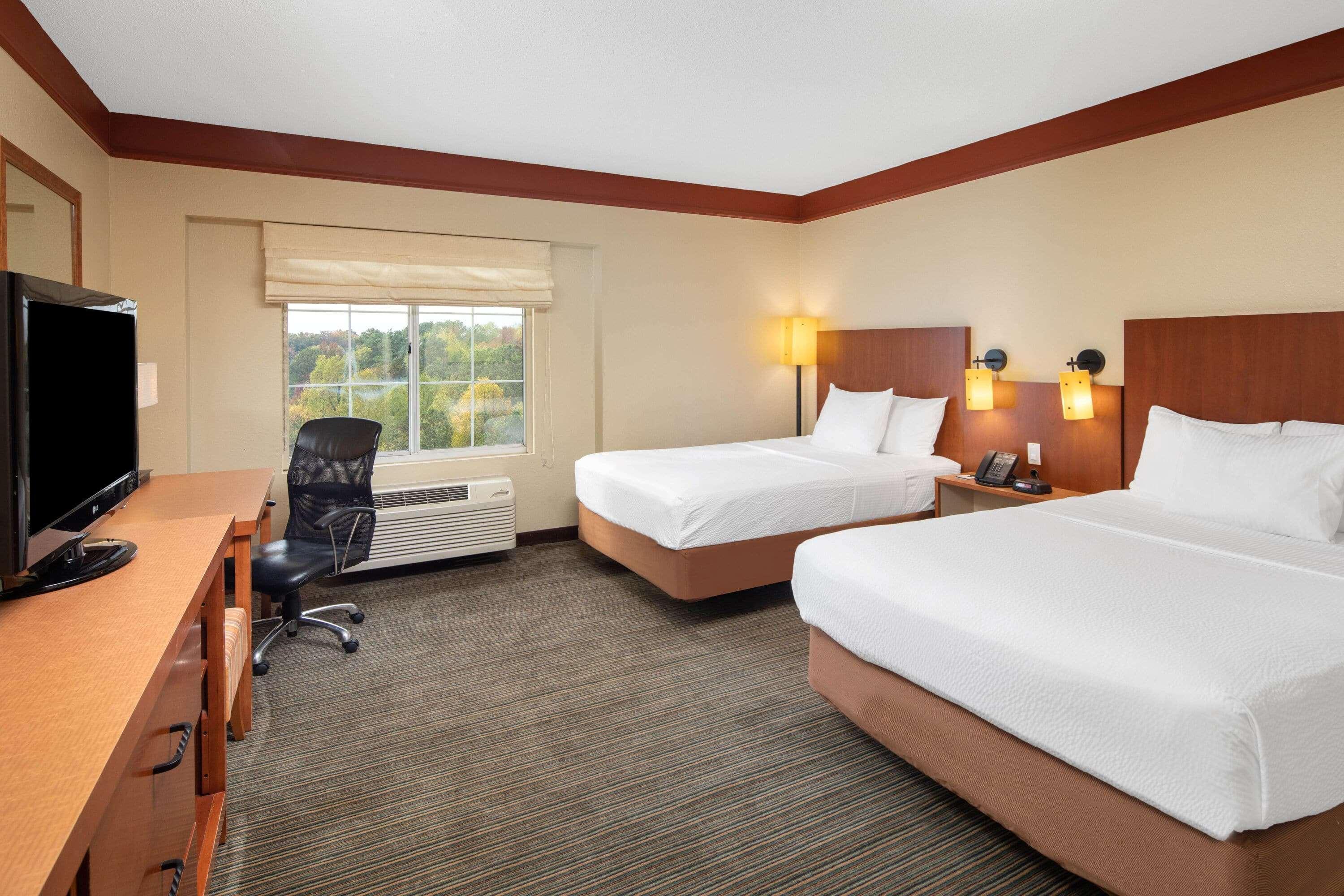 Hotel La Quinta By Wyndham Ballpark/galleria 3*