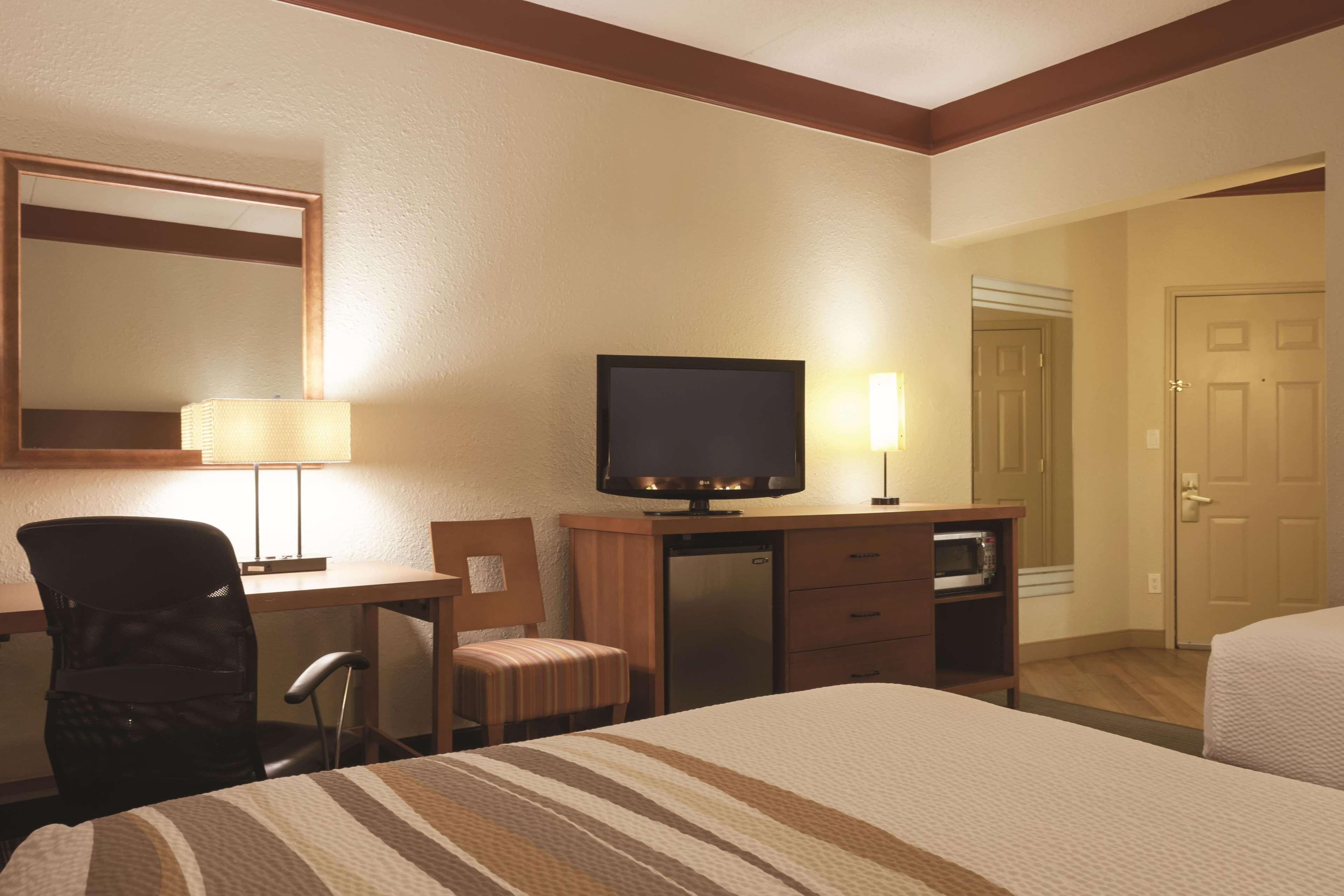 La Quinta By Wyndham Ballpark/galleria Atlanta