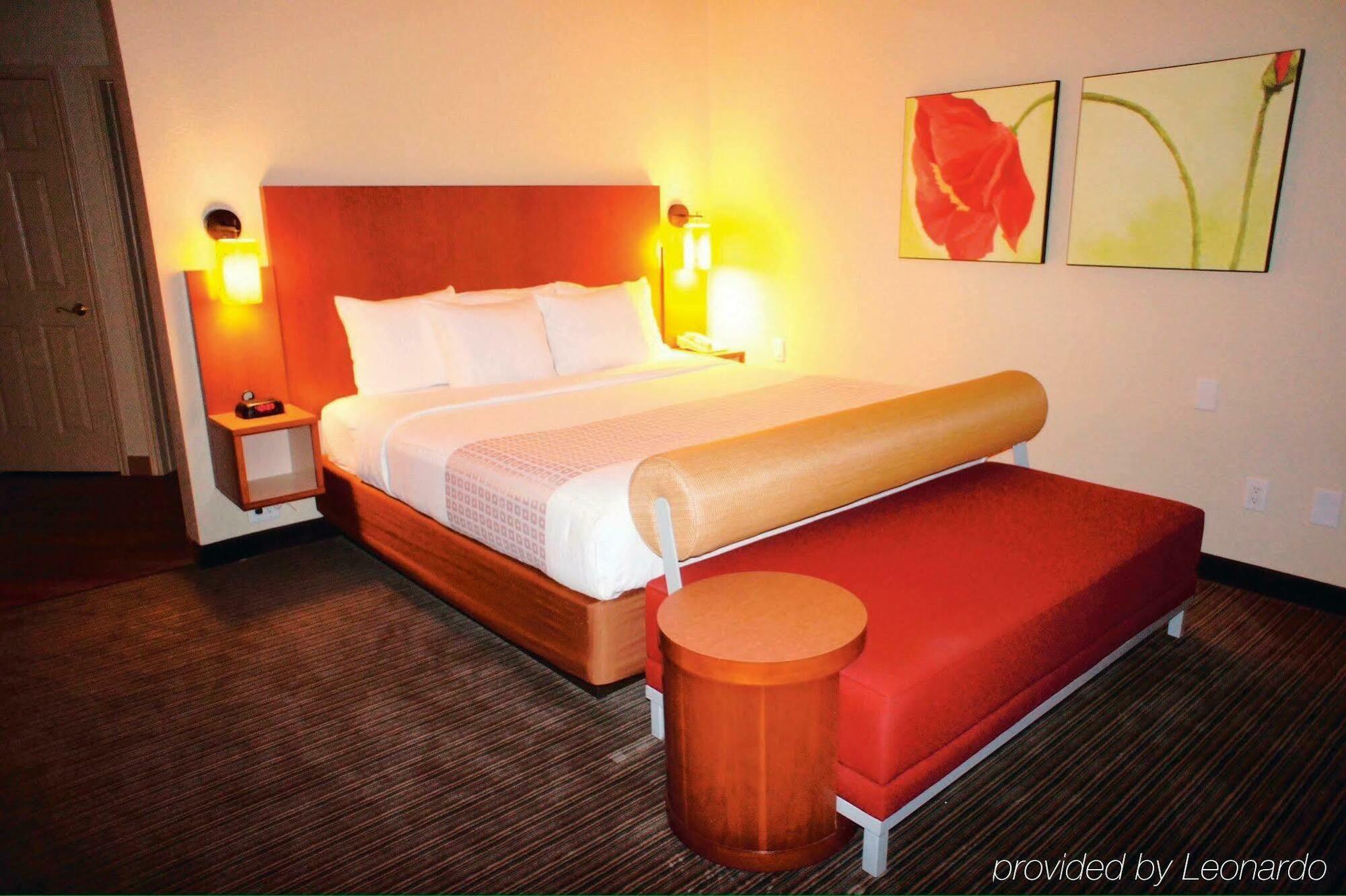 La Quinta By Wyndham Ballpark/galleria Hotel
